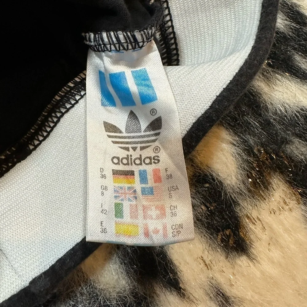 ADIDAS Girl’s Black Long Sleeve Activewear Crop Shirt Size Small